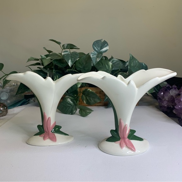 Pair Vintage Pink Flower Ceramic Fan Vases Cornucopia Style MCM 1950s White 7" - Picture 2 of 16